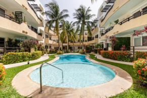 Charming Apartment with private balcony, grill, pool and concierge